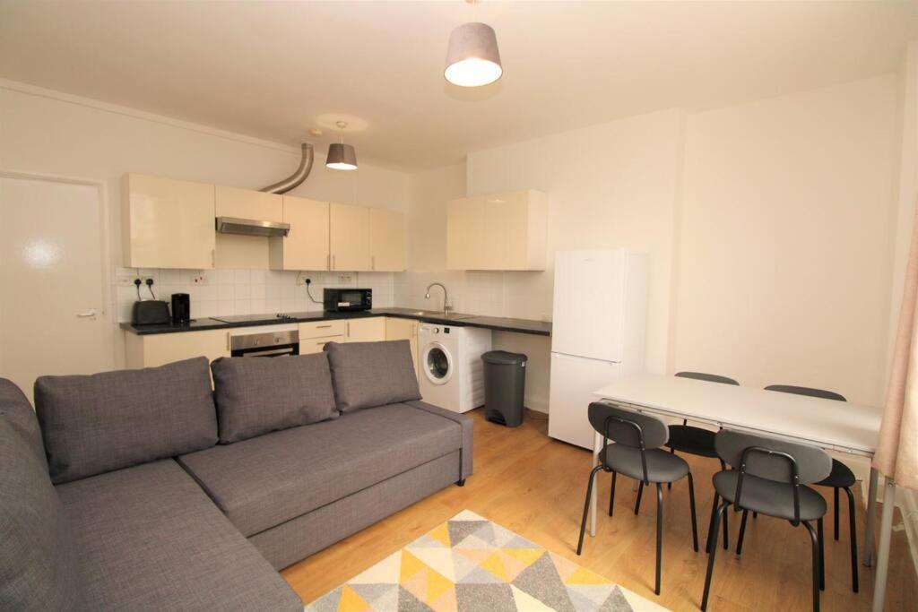شقة Ideal 2 Bed Flat Close To City لندن المظهر الخارجي الصورة
